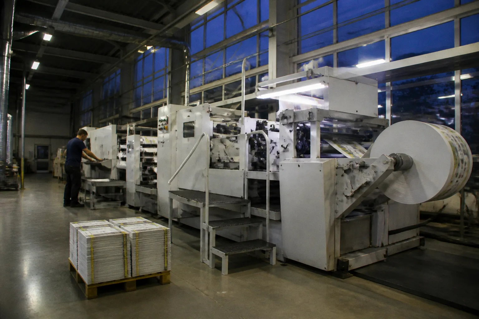 Cardbox Packaging расширяет возможности постпресса с новым прессом MK Duopress Power