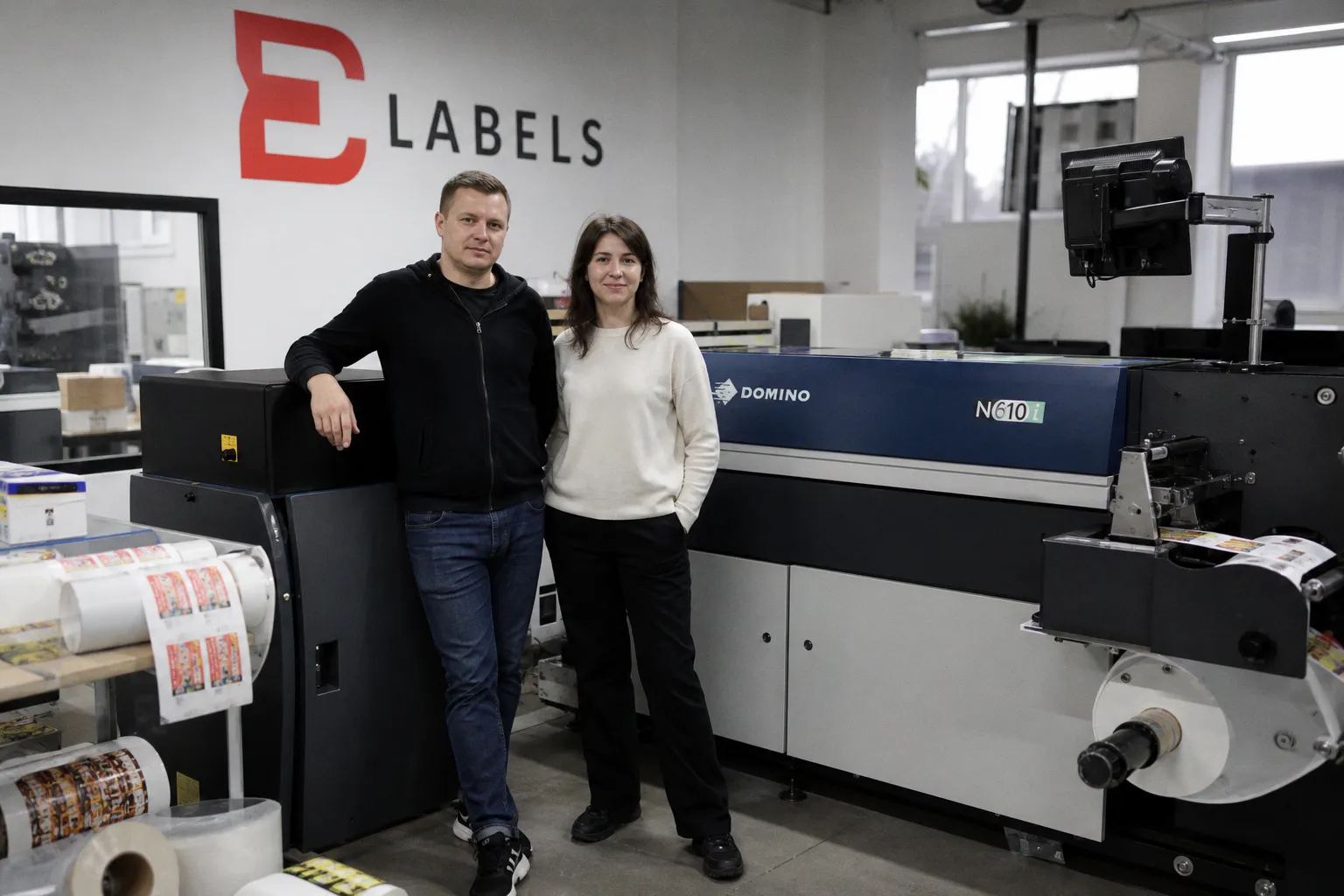 E Labels масштабирует печатный цех второй цифровой машиной Domino N610i