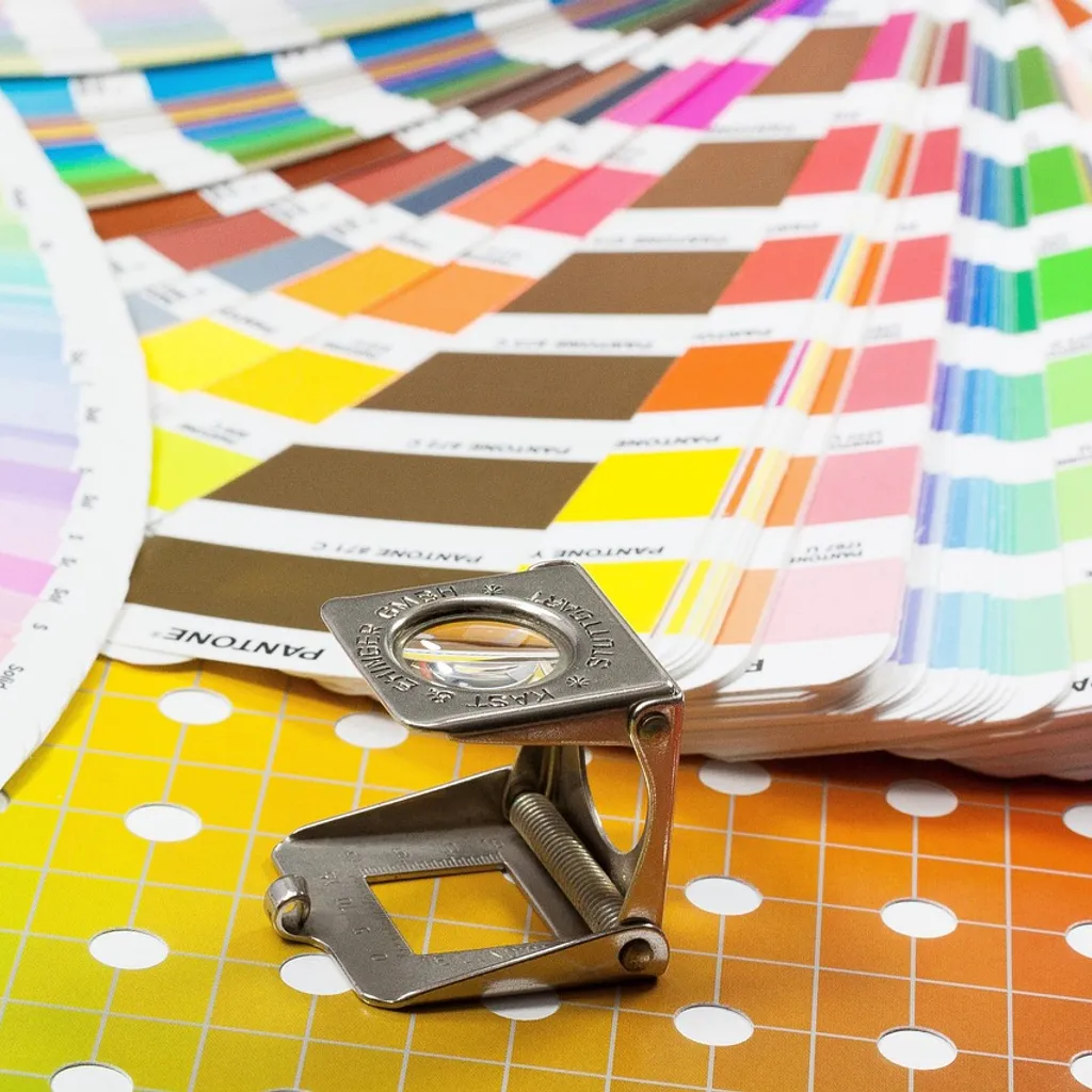 Как проверить цветопробу на соответствие вееру Pantone перед печатью тиража упаковки