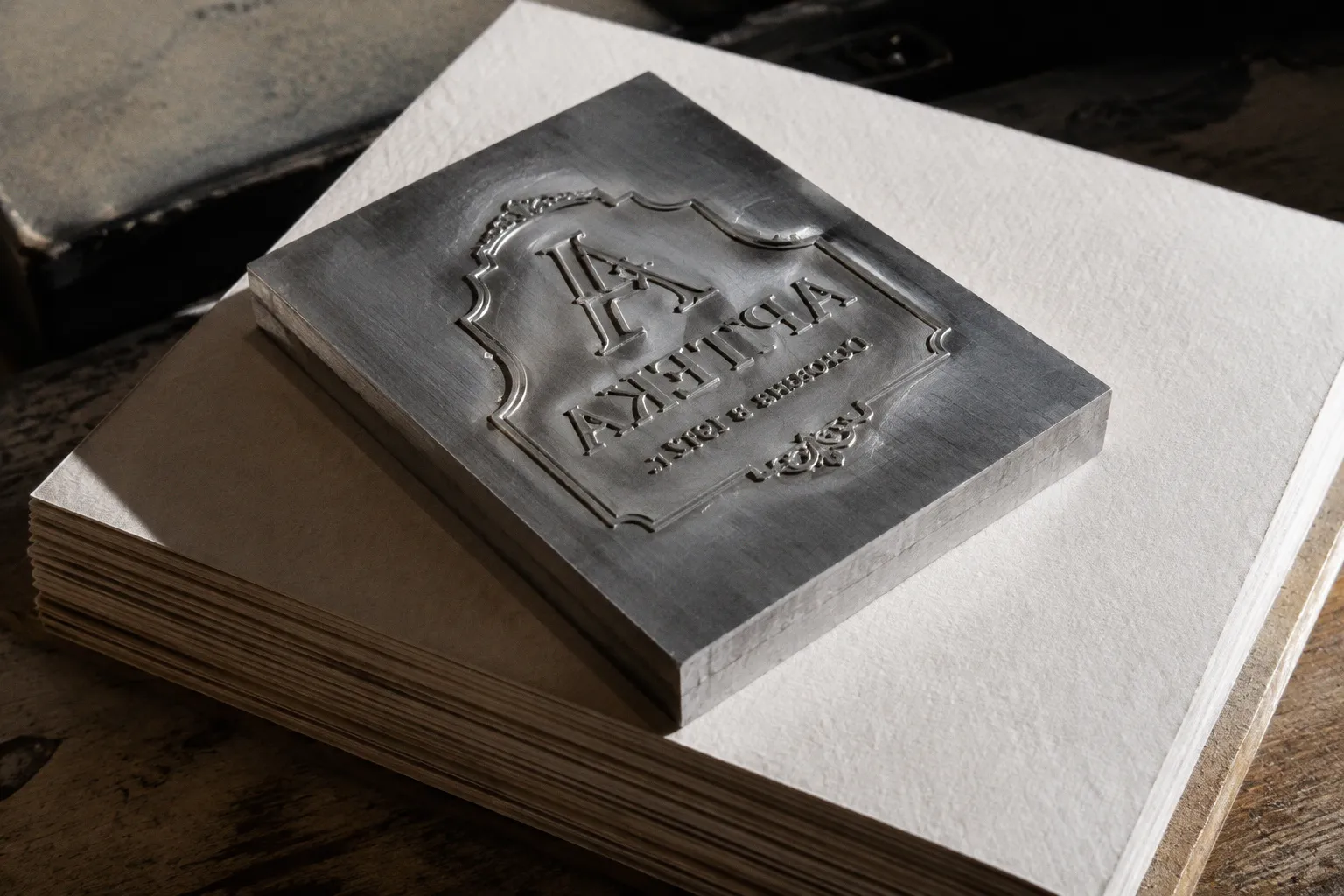 Клише для тиснения: лучшие материалы под разные тиражи