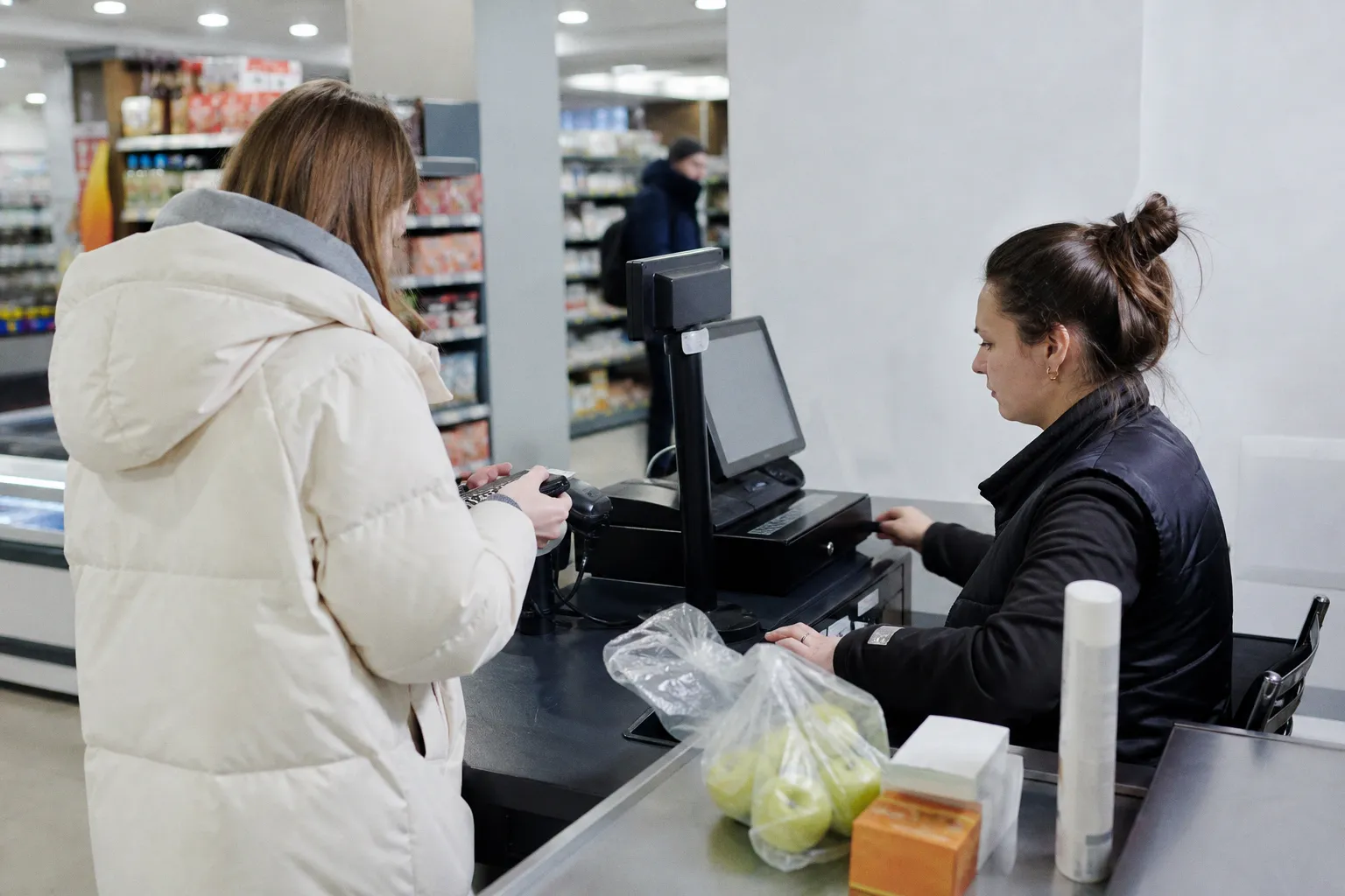 Юрист разъяснил, какие купюры могут не принять в магазине